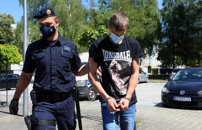 Protiv mladića (20) iz Brinja su podignuli optužnicu: Sumnjiče ga da je sjekirom ubio oca