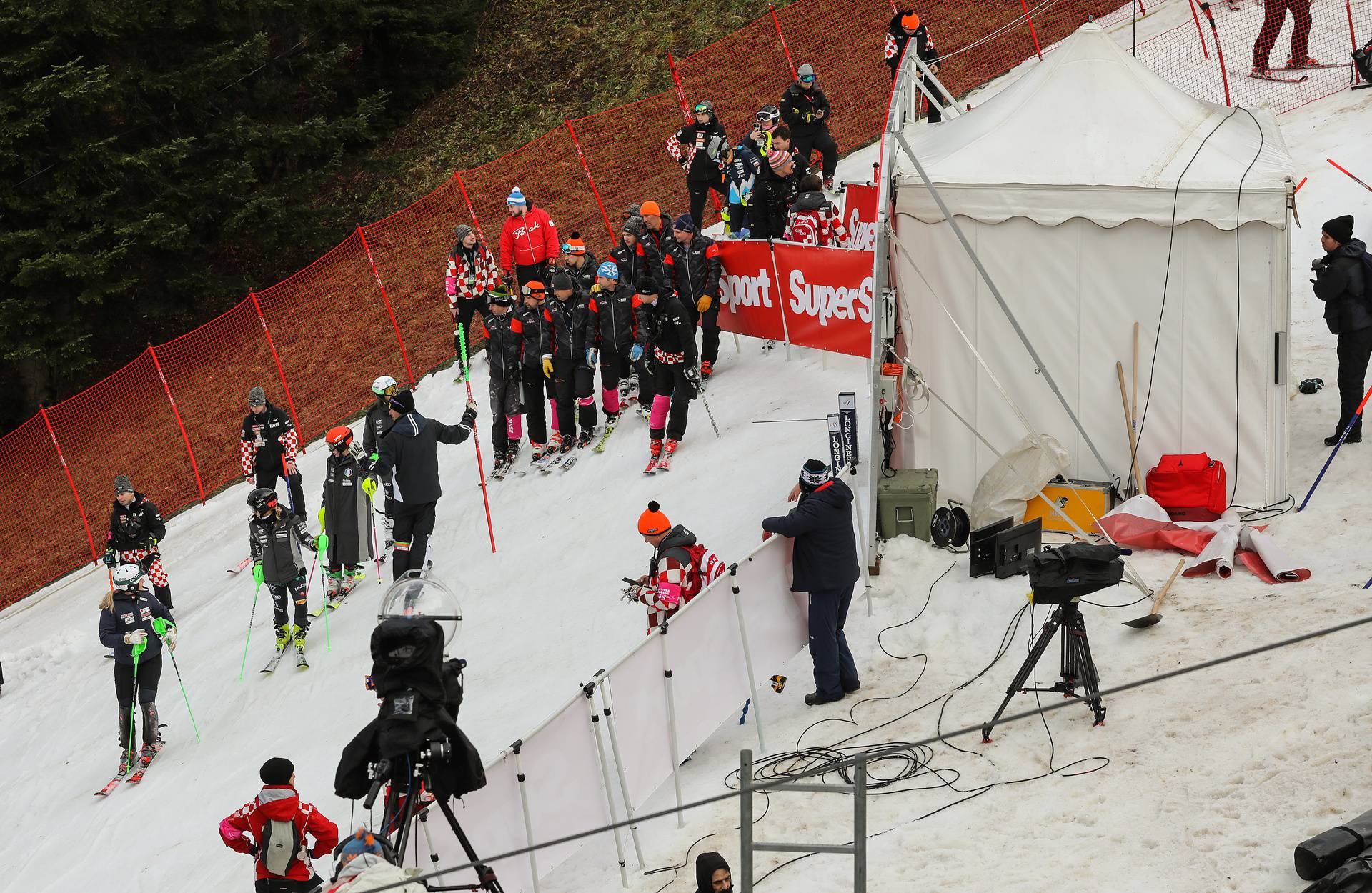 Zagreb: Pripreme uoči početka prve utrke ženskog slaloma Audi FIS Svjetskog skijaškog kupa 
