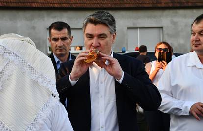 Milanović u Babinoj Gredi na otvorenju Bećarfesta: Čuvari ste stoljetne tradicije našeg naroda