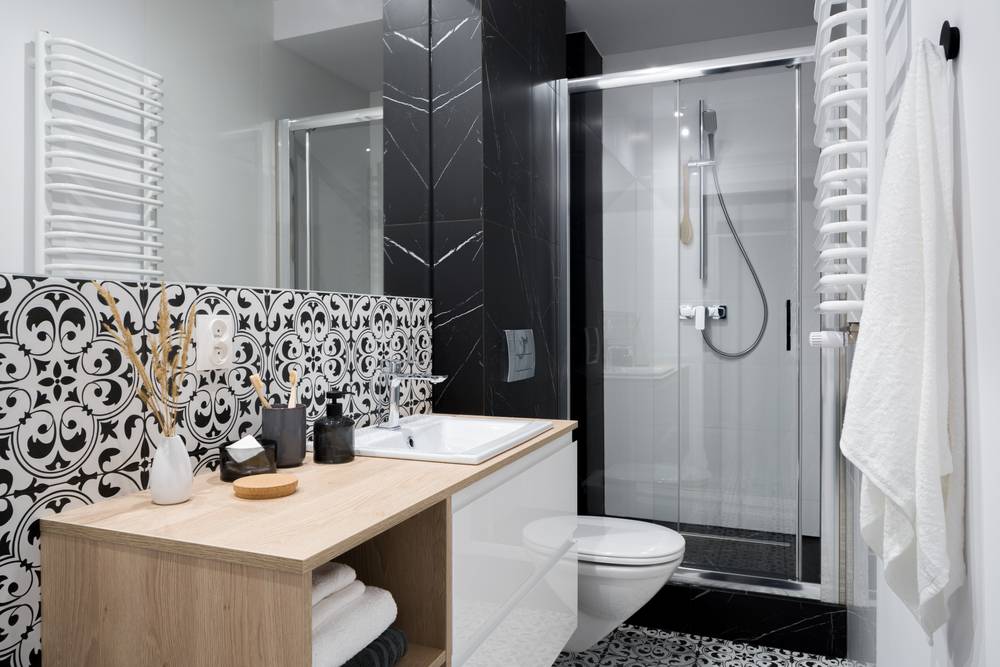 Stylish,And,Small,Bathroom,With,Decorative,Wall,And,Floor,Tiles,