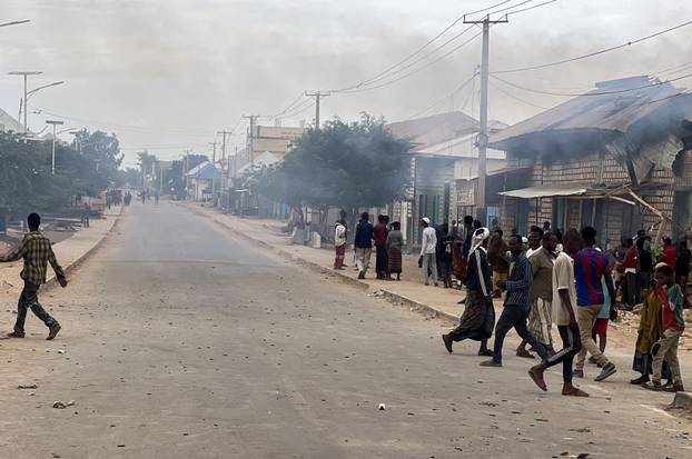 Somalia federal troops and armed opposition clash in Baidoa city