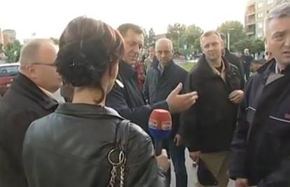 Dodik izgubio živce: Novinarki odgurnuo mikrofon i vrijeđao