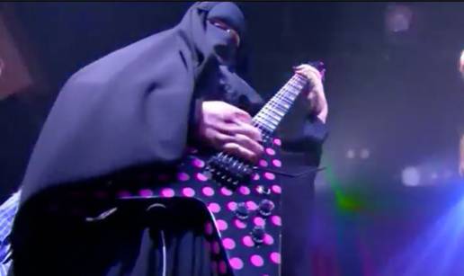 Muslimanka heavy metalka u burki održala pakleni koncert