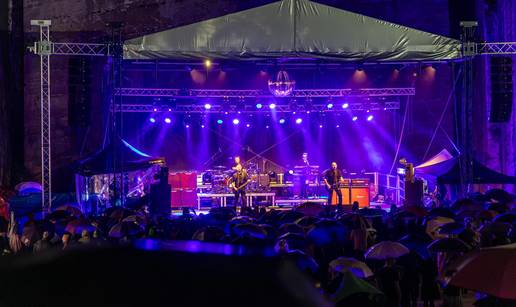 Ja&ccaron;i od nevremena! Stranglersi u Istri nisu iznevjerili publiku