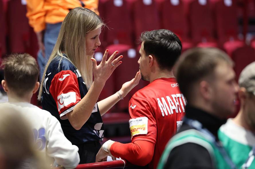 Malmo: Hrvatski rukometaši slave pobjedu u zagrljajima i poljupcima svojih najmilijih