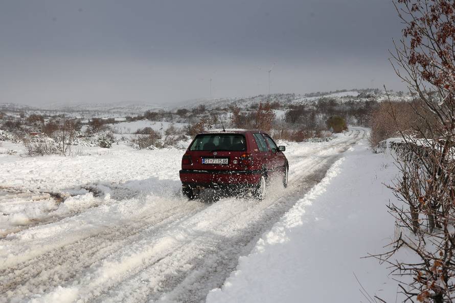 Snijeg u Dalmatinskoj Zagori