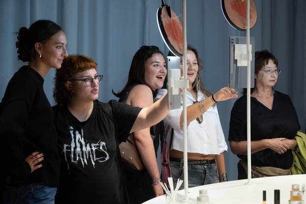 Zagreb: Otvorenje izložbe Skin(s)care - između njege i nasilja