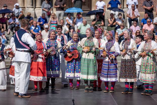 Svečana povorka 58. Đakovačkih vezova