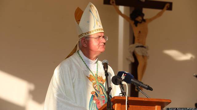 Riječki nadbiskup o krštenju djeteta lezbijskog para: 'Razlog nije bio dovoljan za odbijanje'