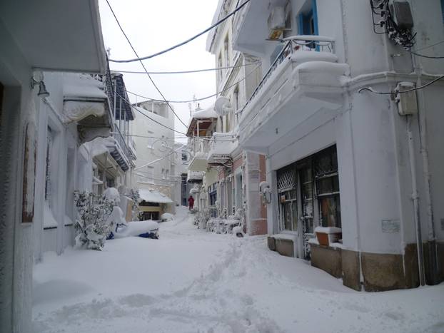 Skopelos: Zima i snijeg na gradskim ulicama 