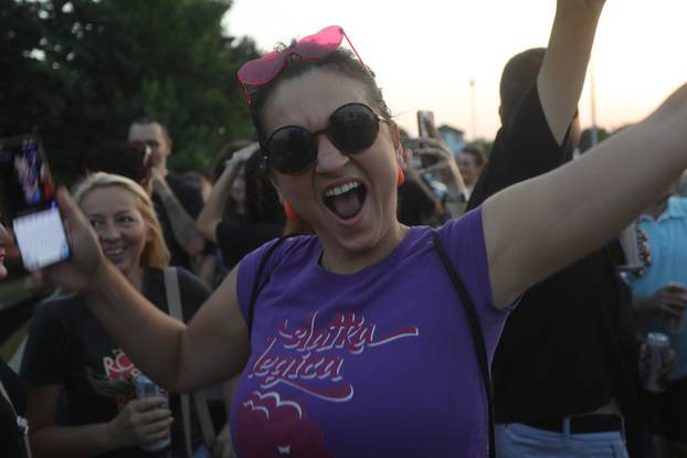 Osijek: Rock bend Echoes zabavljao Osječane na prvom pokretnom koncertu