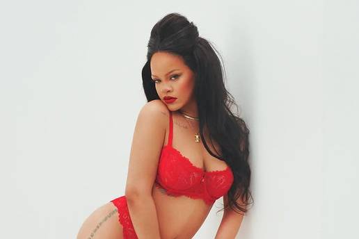 FOTO Vru&cacute;a Rihanna se skinula i pokazala &ccaron;ipkasto donje rublje
