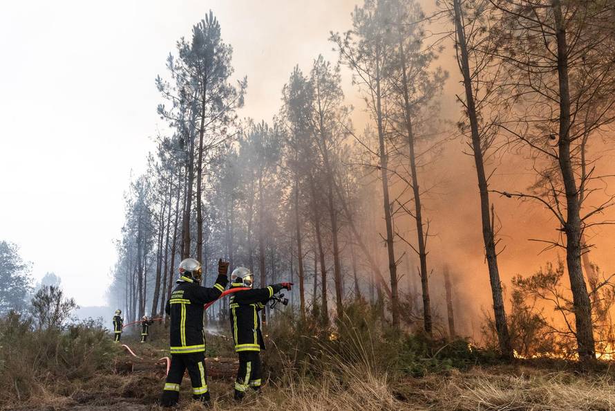 Wildfires rage in southern France