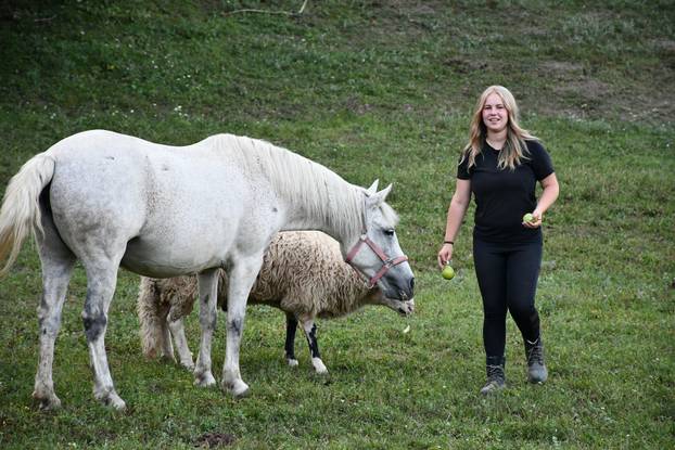 FOTO Kokoši, peseki, konji... Evo što sve skriva Enin ranč pun ljubavi: 'Oni su moji ljubimci!'