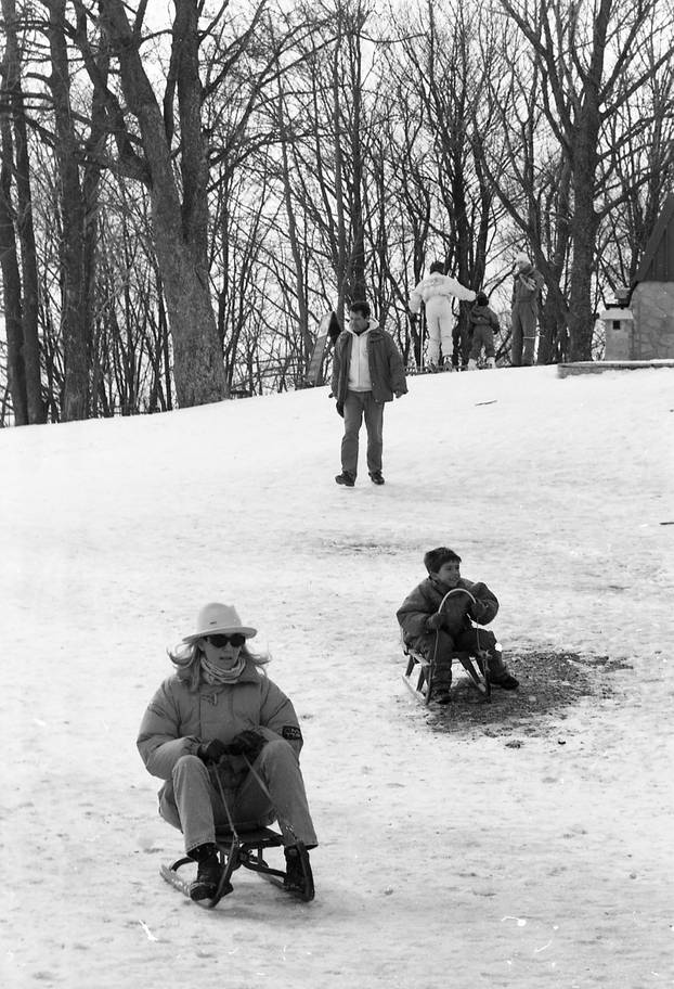 Zagreb: Brojni Zagrepčani uživali na Sljemenu u svježem zraku i raznim aktivnostima