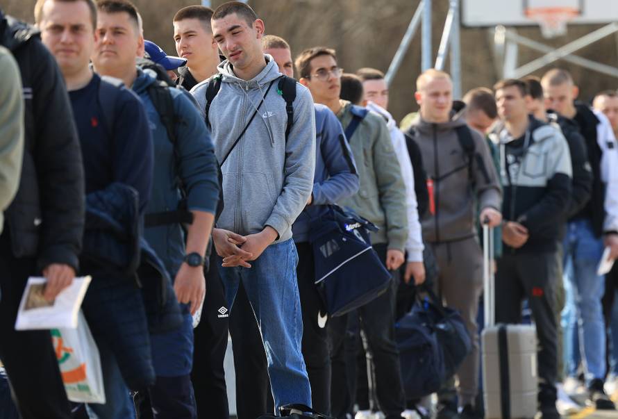 Ministar Anušić i general Kundid na prvom danu TVO-a na Slunju