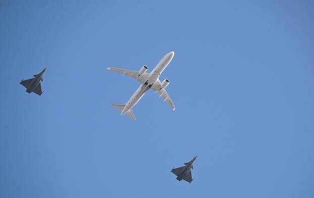 Zagreb:  Prelet aviona Croatia airlinesa u pratnji Rafala HRZ-a 