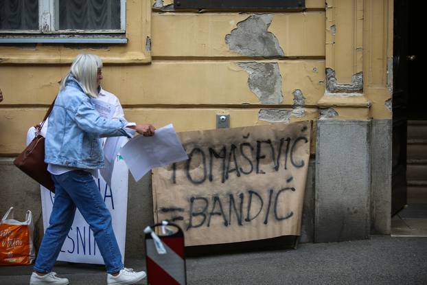 Zagreb: Prosvjedni performans Udruge za zaštitu okoliša Resnik