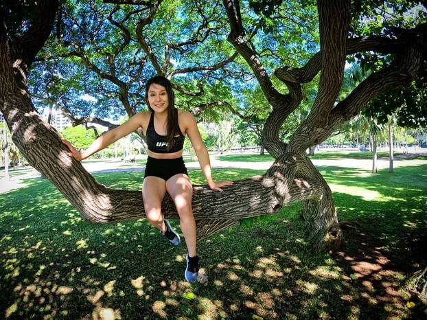 JEZIVE SCENE U UFC-u: Borkinja izgubila svijest nakon brutalnog nokauta! Pobjednica se molila