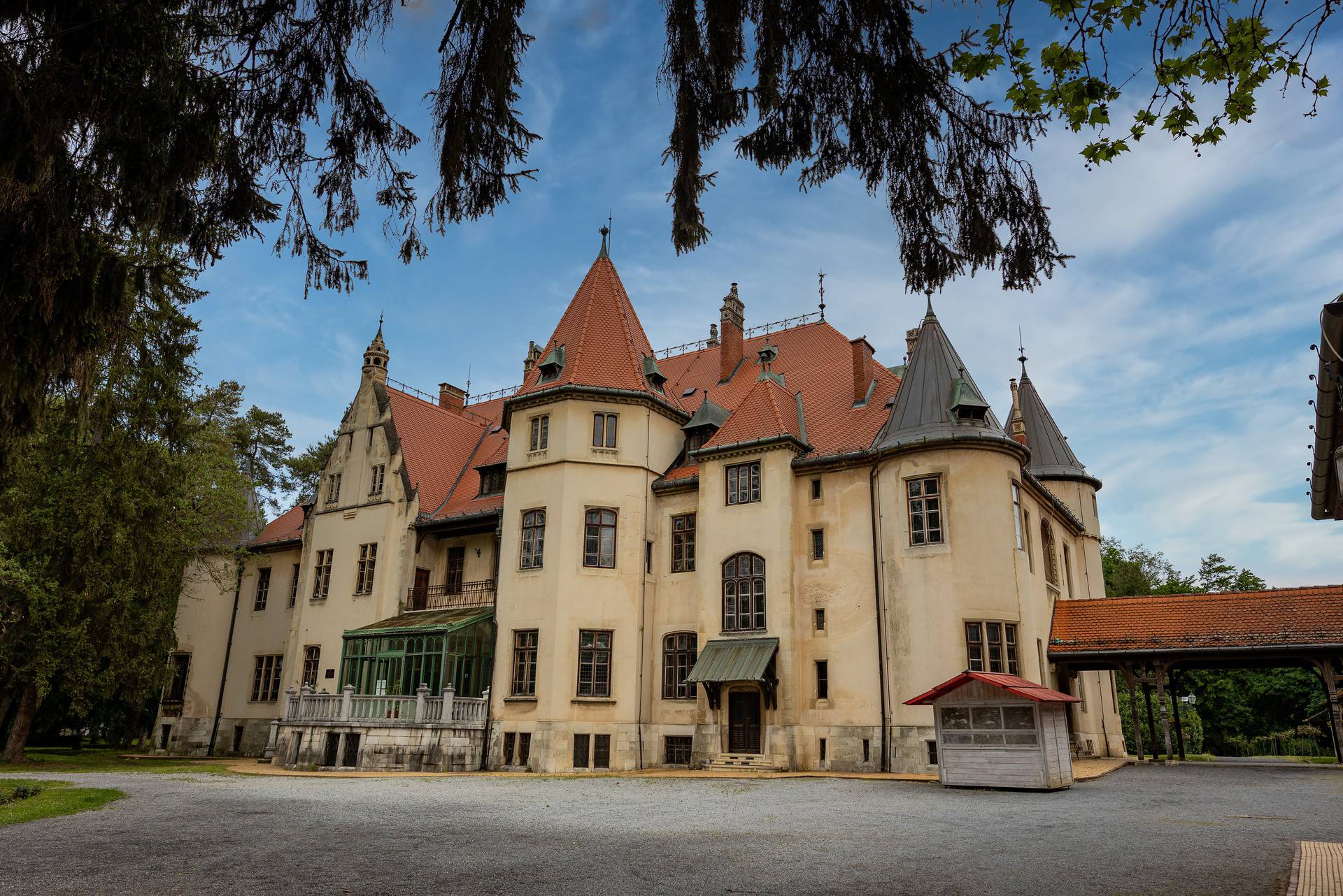 Biračko mjesto u kapelici dvorca Mailath-Prandau u Donjem Miholjcu