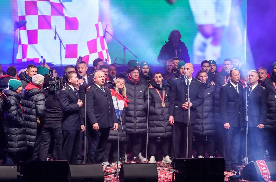 Zagreb: Vatrene na pozornici popratili konfeti i bakljada