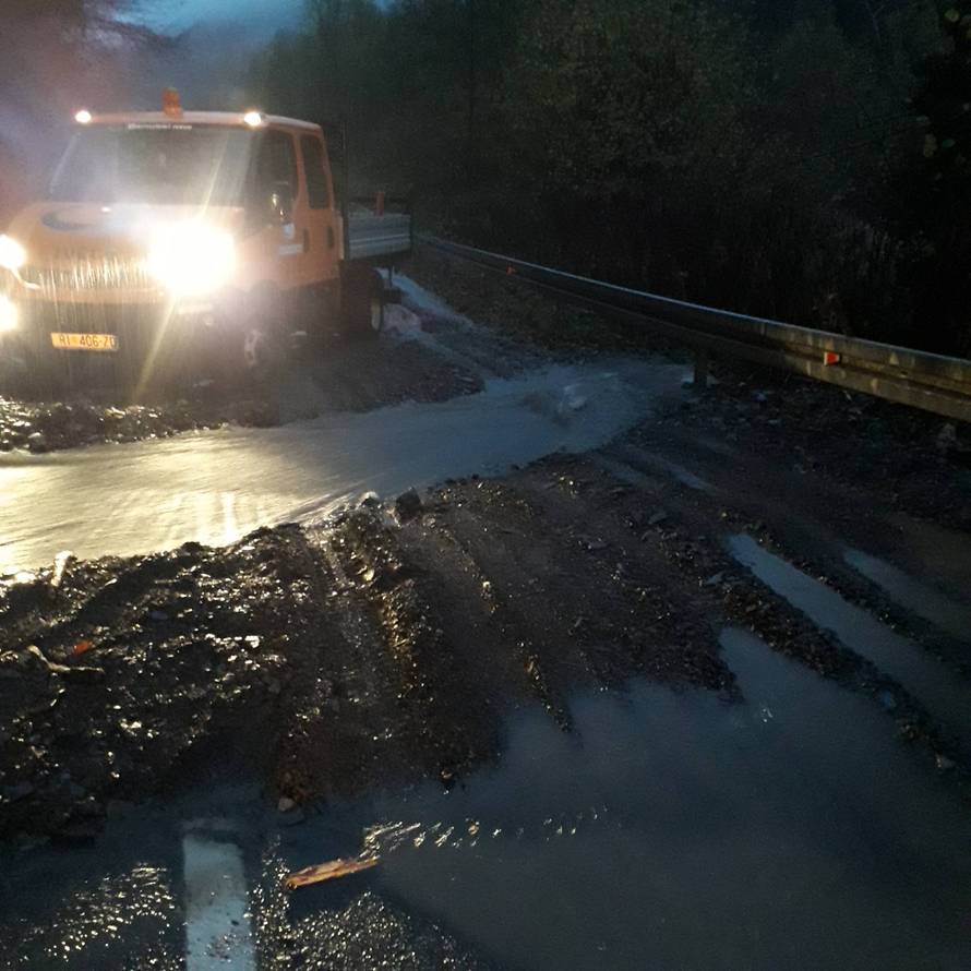 Opasnost od poplava: Krenula bujica u Tršću, diže se Kupa