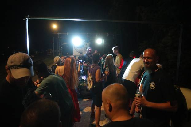 Osijek: Rock bend Echoes zabavljao Osječane na prvom pokretnom koncertu