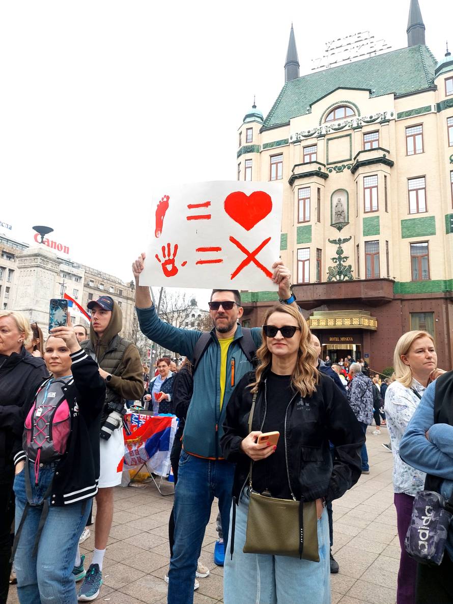 Prosvjed završio izgredima. Oglasio se Vučić: Bilo je 107.000 ljudi i nije korišten zvučni top!