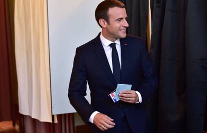 Macron: Uvjerio sam Trumpa da ne povlači vojsku iz Sirije