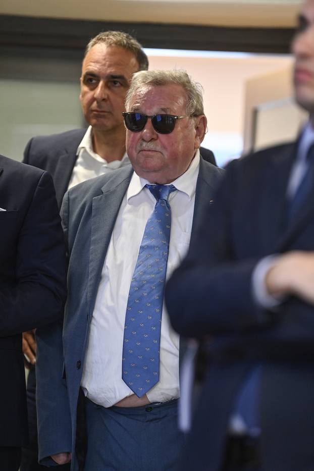 Zagreb: Vladimir Šeks i Gordan Grlić Radman nakon sjednice Predsjedništva i Nacionalnog odbora HDZ-a