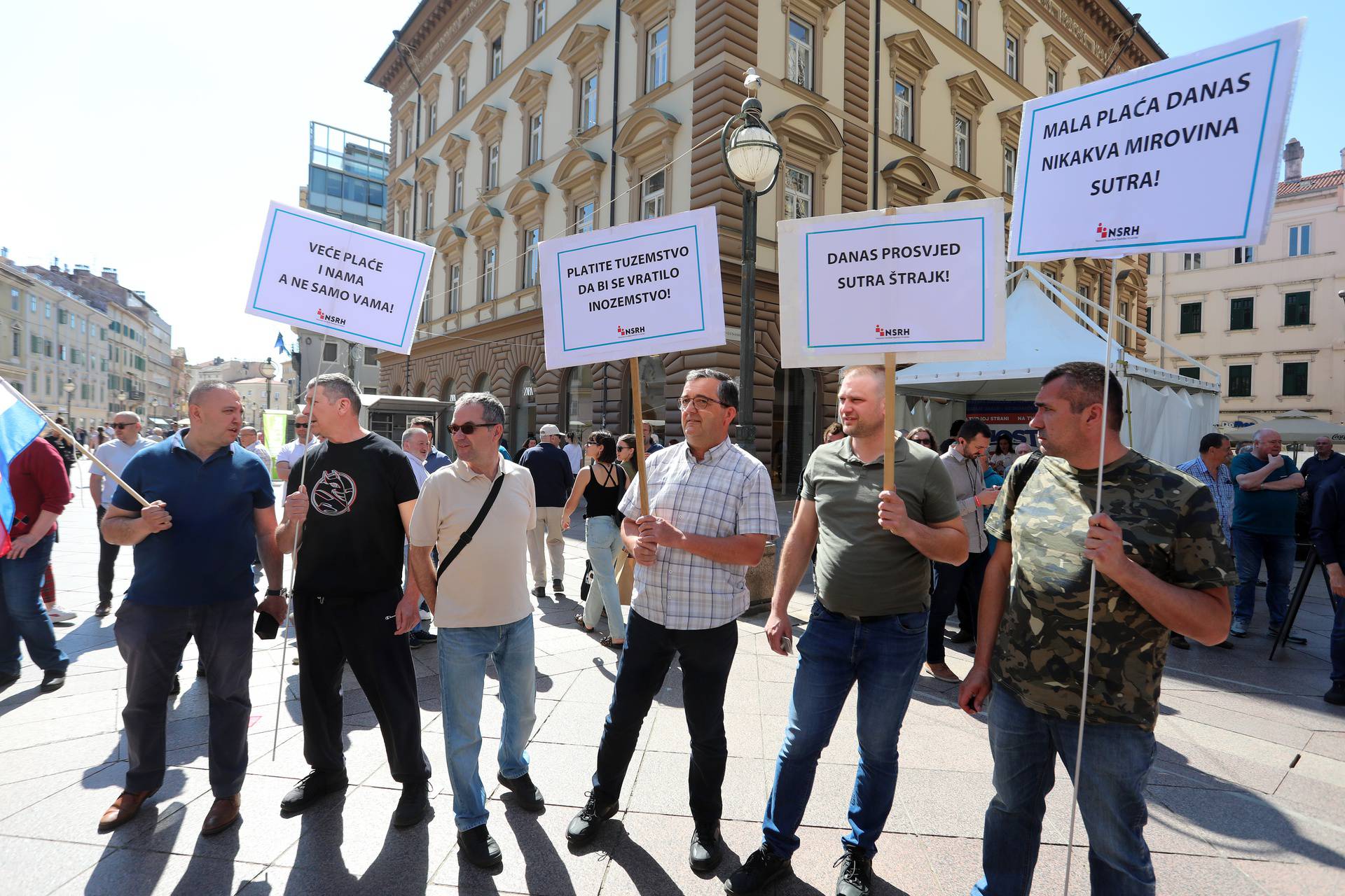 Rijeka: Prosvjed radnika Autotroleja na Korzu