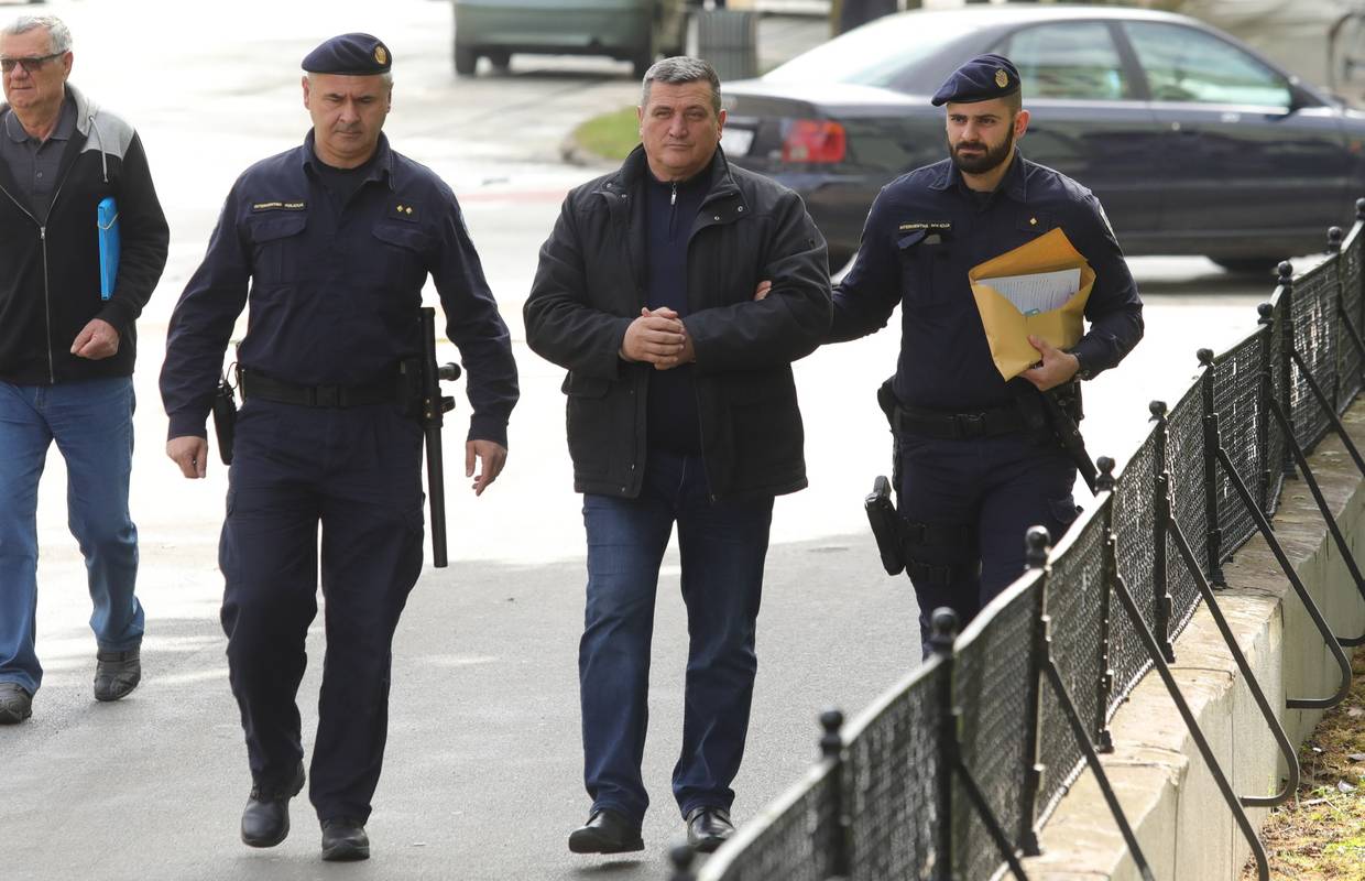 Načelnik bestidnik: Sam sebi dao socijalnu pomoć i nagradu od 30.000 kn jer dobro radi...