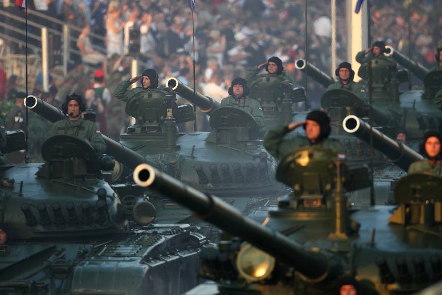 ARHIVA - Na današnji dan 2015. u Zagrebu održan veliki vojni mimohod