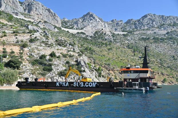 Nastavlja se rušenje bespravno izgrađenih objekata u uvali Vruja