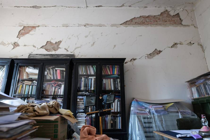 Izložba 'Od potresa do potresa' u Muzeju za umjetnost i obrt...