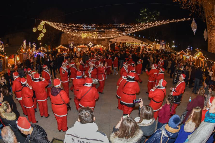 Advent u Zadru: Veseli Djedovi Božićnjaci protrčali su gradom