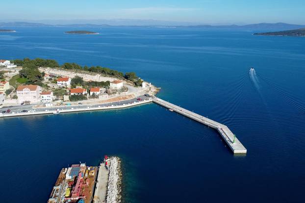 Luka Sali dobila je novi lukobran, veću obalu i dublji gaz. Pogledajte kako izgleda iz zraka