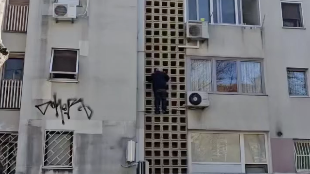 VIDEO Dalmatinski Spiderman spustio se niz zgradu: 'Možda se nečiji muž ranije vratio doma...'