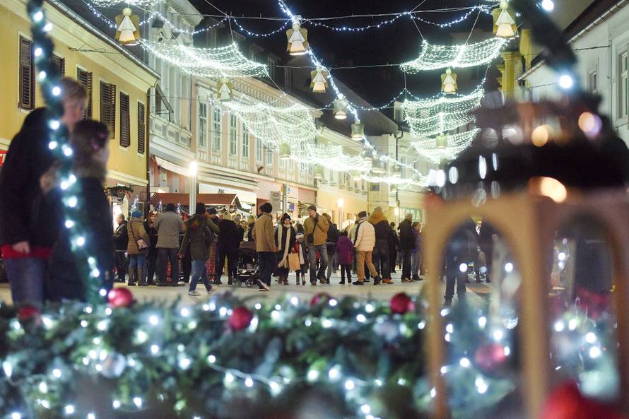 Bilo kuda, Advent svuda: Evo kako izgledaju hrvatski gradovi