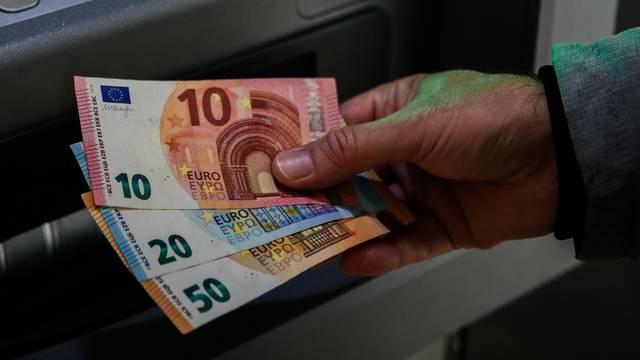 Od 1. siječnja euro postaje službena valuta u Hrvatskoj i nakon 29 godina zamijenit će kunu