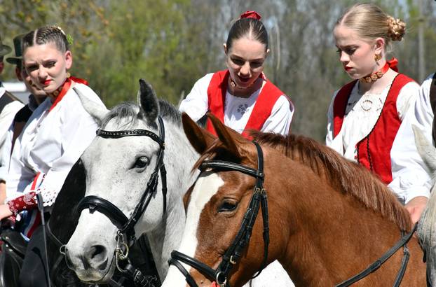 U Velikoj Kopanici održana manifestacija Uskrsno jahanje 