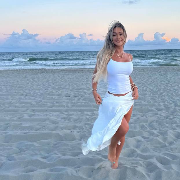 FOTO Da, imam dijete i poziram polugola. Pa neću valjda skrivati svoje isklesano tijelo?