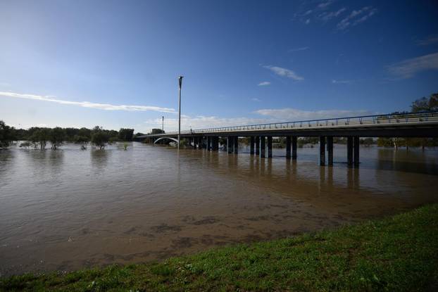 Zagreb: Visoki vodostaj rijeke Save