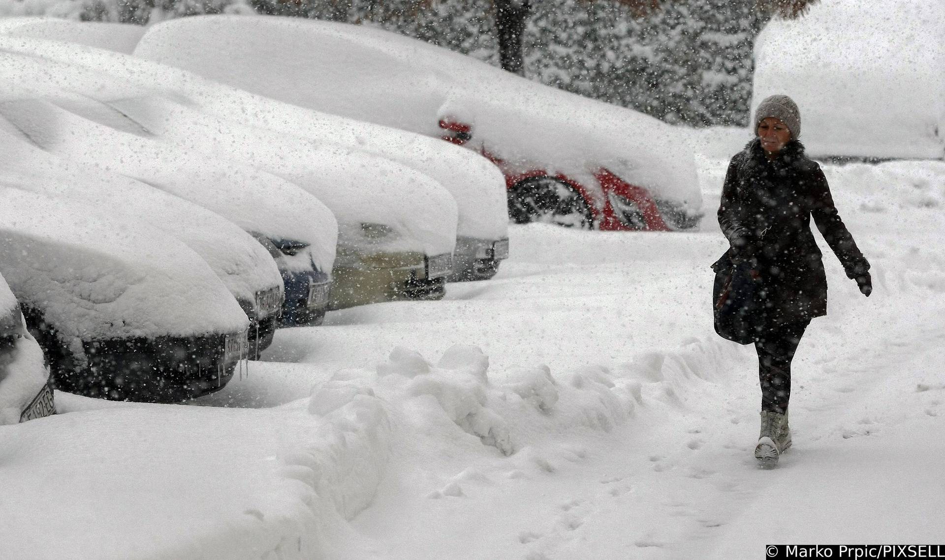 Zagreb na današnji dan prije 10 godina. U Maksimiru bilo 68 cm snijega! Bandić: Pojest ćemo ga