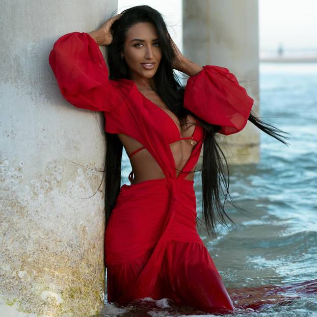 FOTO Ima top tijelo i tajnim poslom zarađuje bogatstvo: 'Ne tražite me novac, nađite posao'