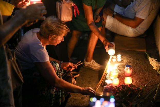 Građani Beograda odali počast Arsenu, Matiji i Gabi Novak