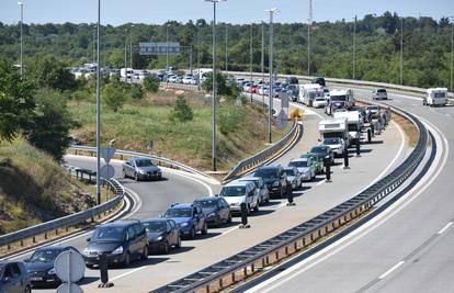 Do 2033. ćemo otplatiti dug: Prvo nas pokradi pa nas zaduži