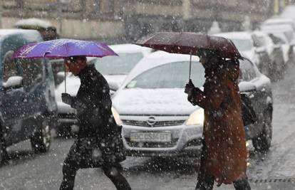 Većinom oblačno uz malo kiše, a puhat će i vjetar