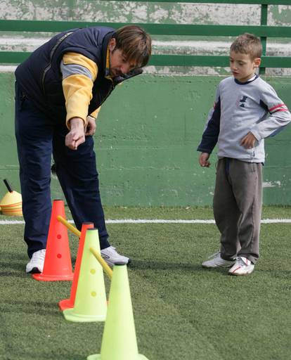 ARHIVA - Nikola Vlašić na treningu malih dječaka, 2005.