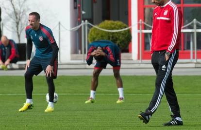 Bayern danas trenira izbjeglice u svom kampu u Münchenu